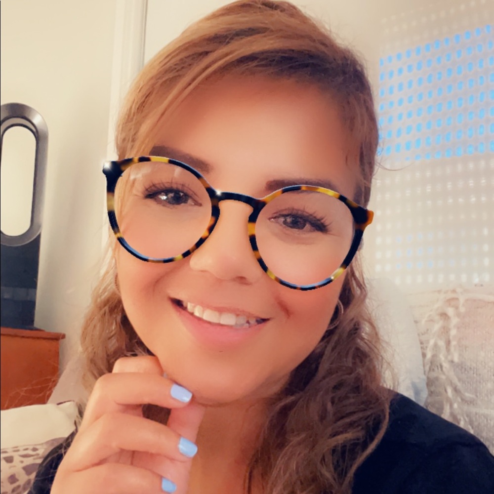 Meet your Posher, Karen yahaira